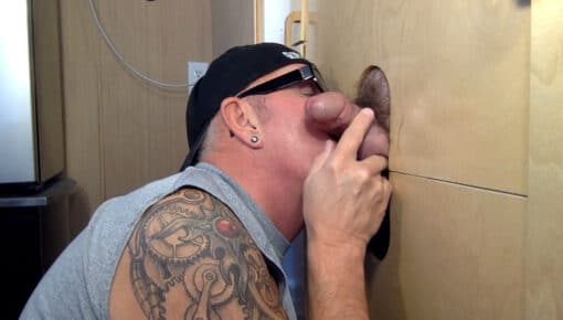 Gloryholehookups